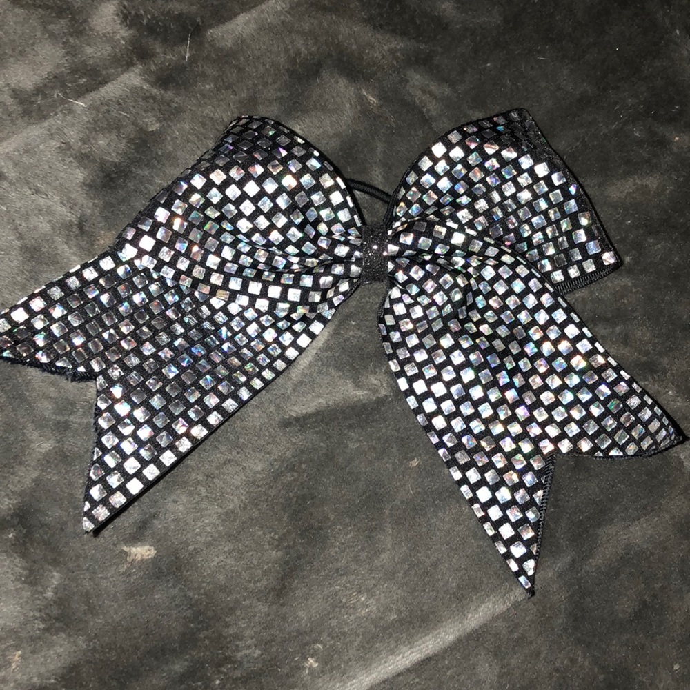 Cheer bow